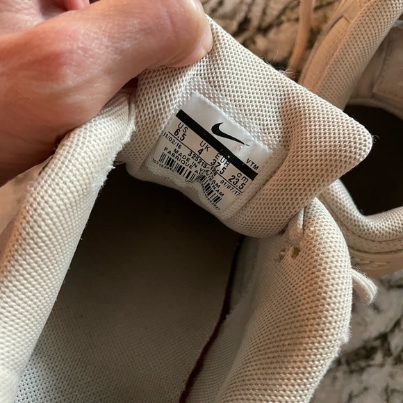 Womens 6.5 Airmax beige and white - Picture 6 of 6